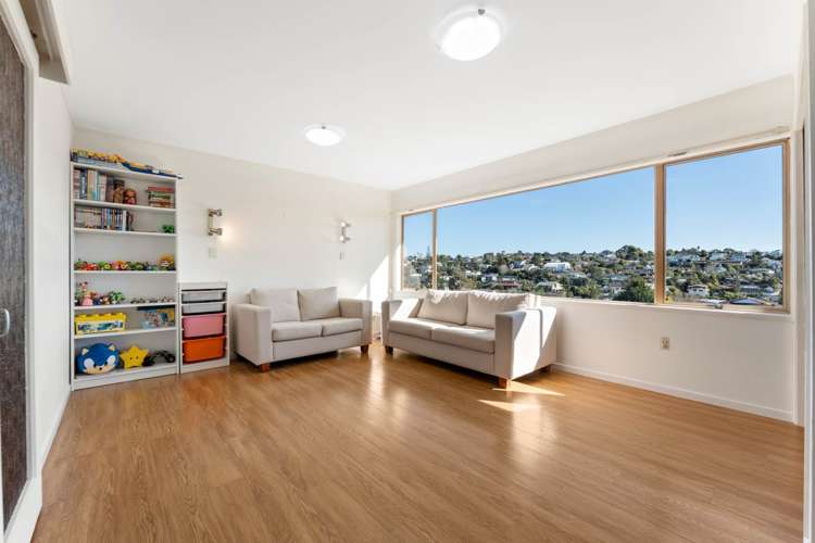 2/48 Mayfair Crescent Mairangi Bay_1