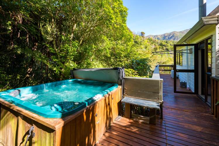 2391 Queen Charlotte Drive Anakiwa and Surrounds_16