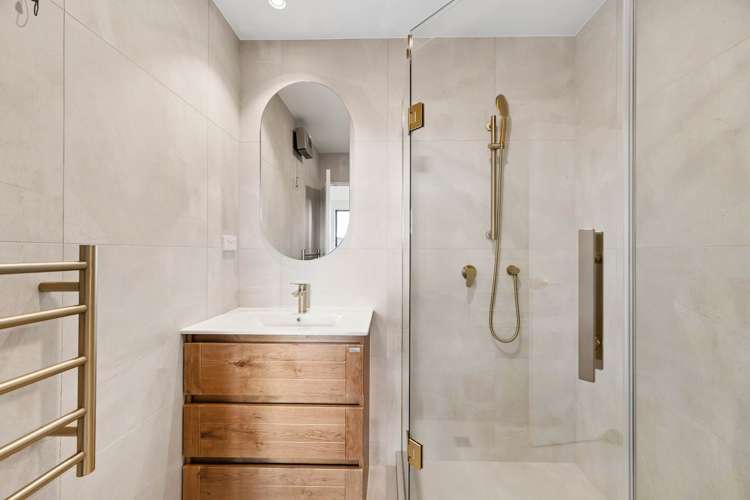 8/12 Yeovil Road Te Atatu Peninsula_15