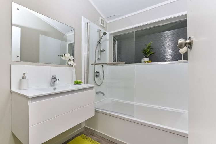 1/20 Limmer Place Browns Bay_13