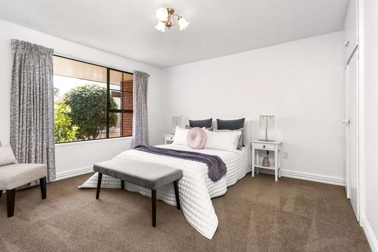 2/11 Office Road Merivale_12