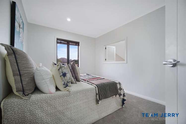 27 Bridgefield Crescent Flat Bush_15