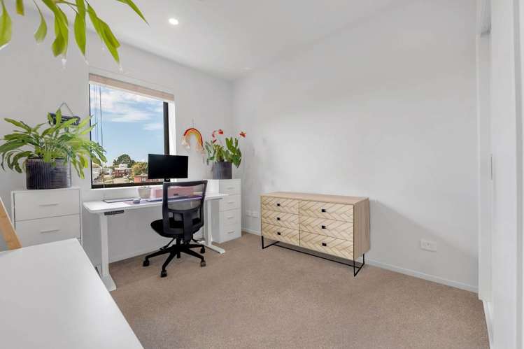 Hinaki Street Pt England_6