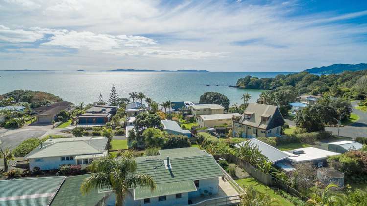 15 Kupe Road Coopers Beach_14