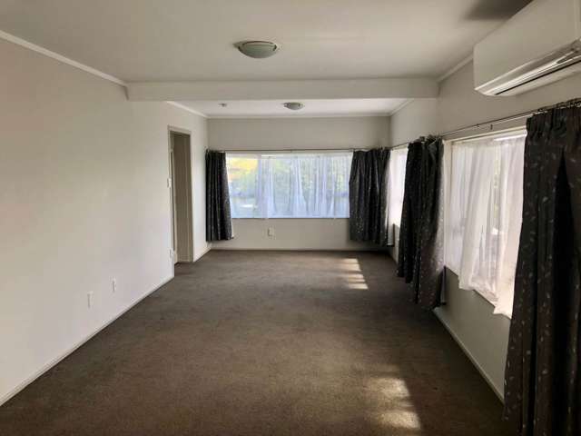 2/18 Chipping Dale Mangere Bridge_2