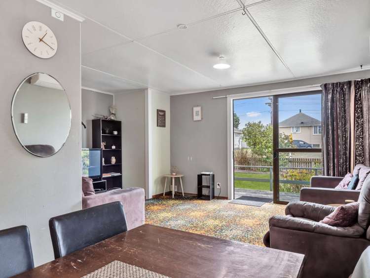 7 Churchill Crescent Tawhero_14