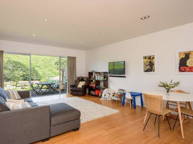 38 Saddleback Grove Karori_1