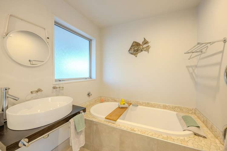 7 Ellie Place Lake Hawea_16
