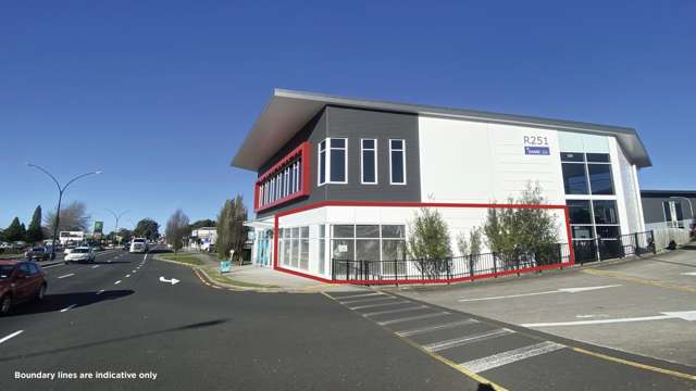 Prime highway exposure - versatile tenancy