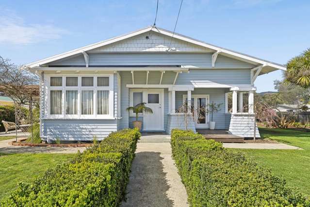 Beautifully Renovated Family Bungalow!