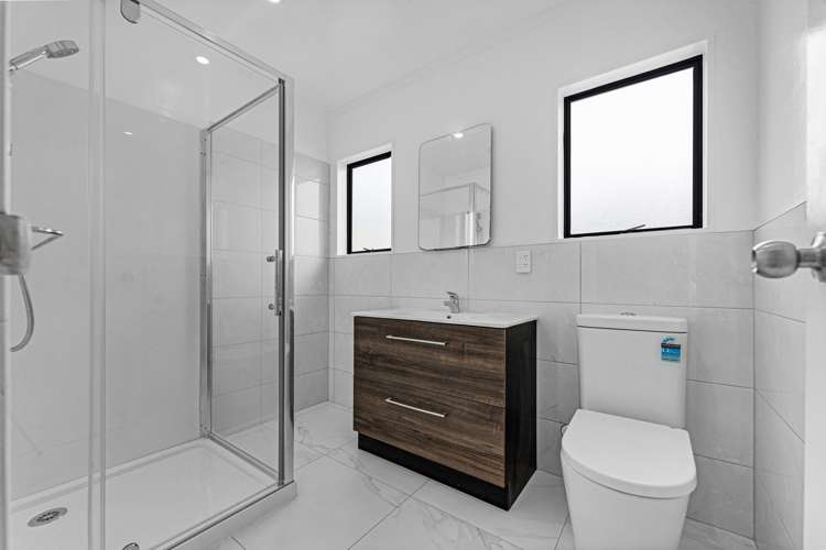 2/81 Harmel Road Glendene_8