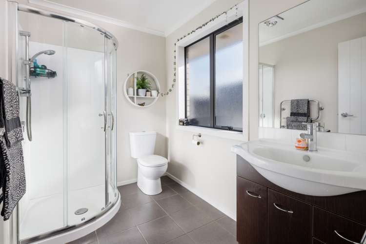 5 Ashington Grove Huntington_12