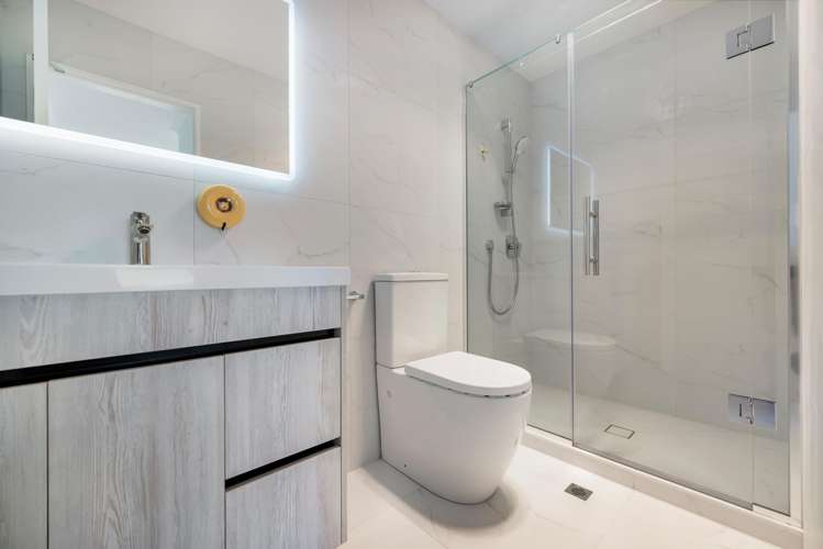 7/11 Celeste Place Totara Vale_13