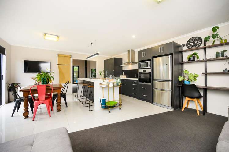 18 Galea Grove Kelvin Grove_11