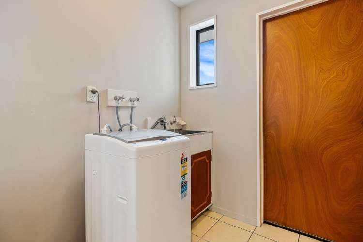 2/64 Neill Street Hornby_9