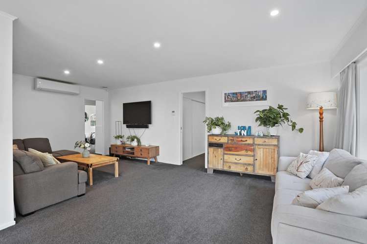 462 Scenic Drive Waiatarua_8