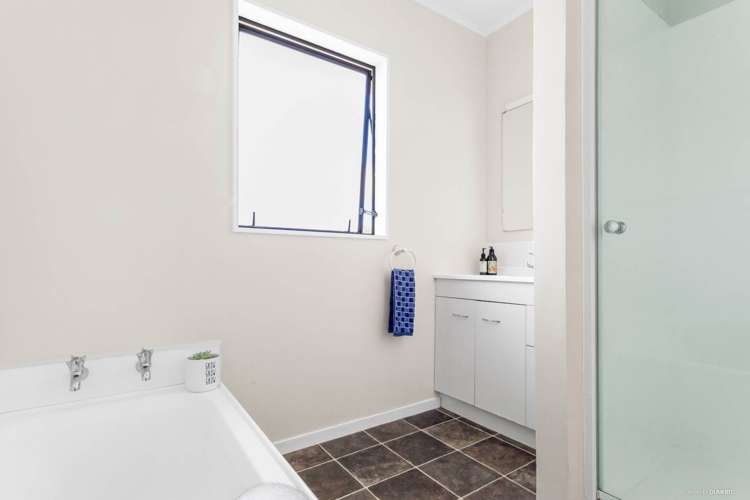 1/15 Tetrarch Place Totara Vale_10