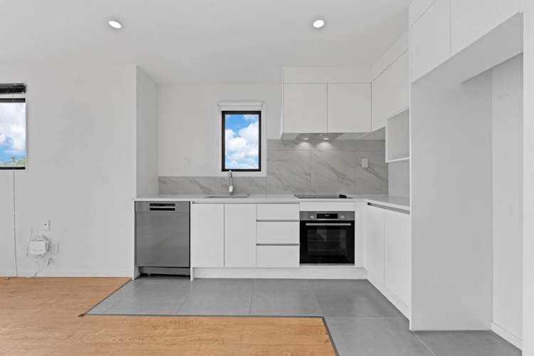201/318 Wairau Road_4