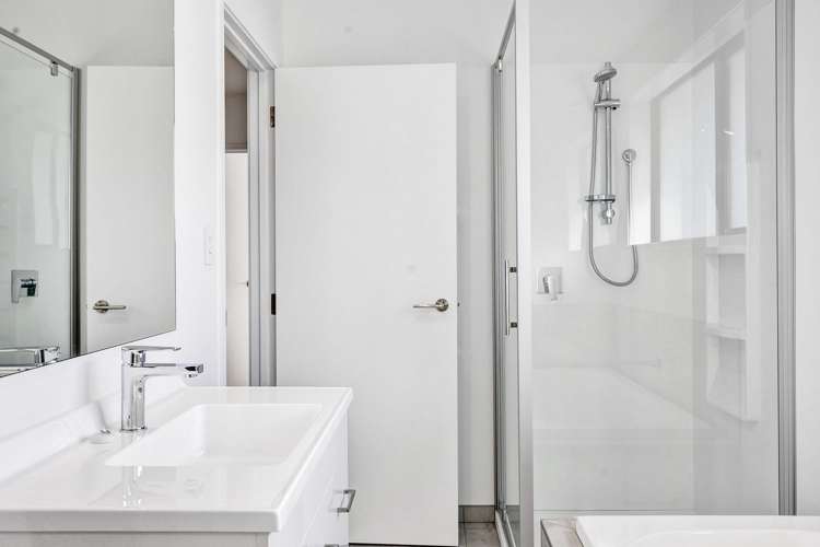 120 Seaview Road Westown_15