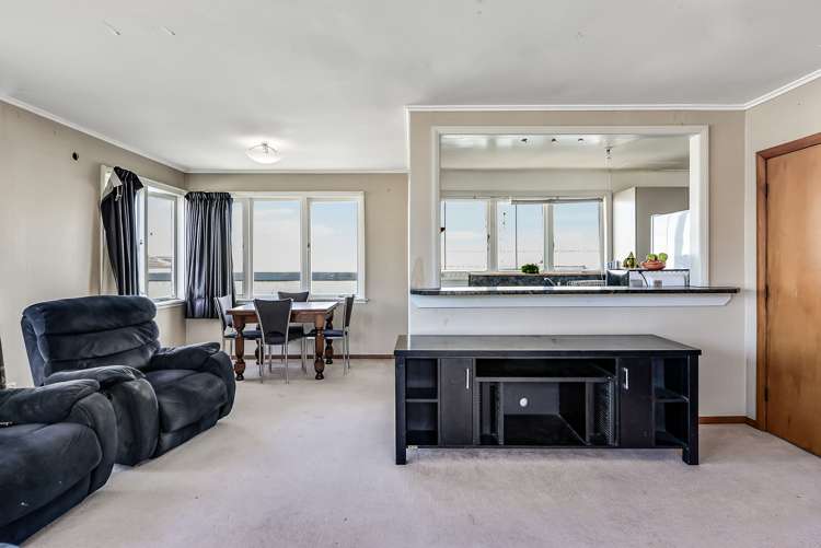 142 Tuhikaramea Road Dinsdale_19