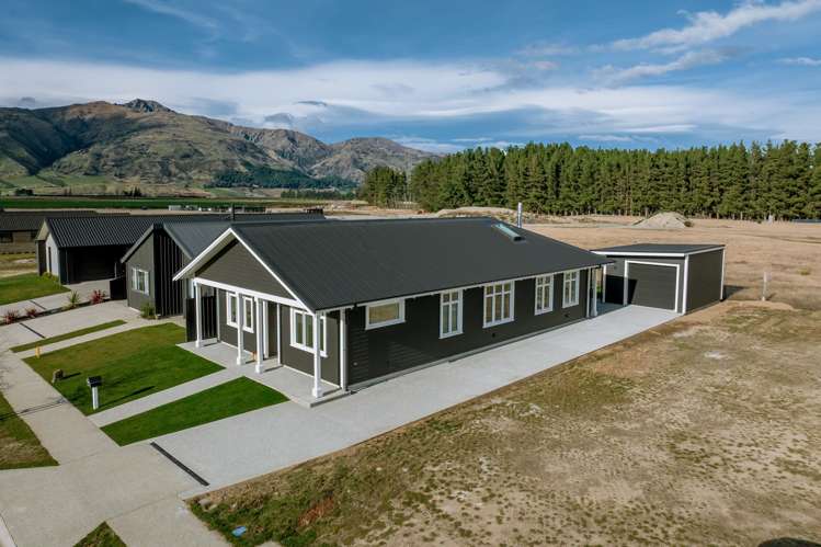105 Burdon Loop Lake Hawea_23