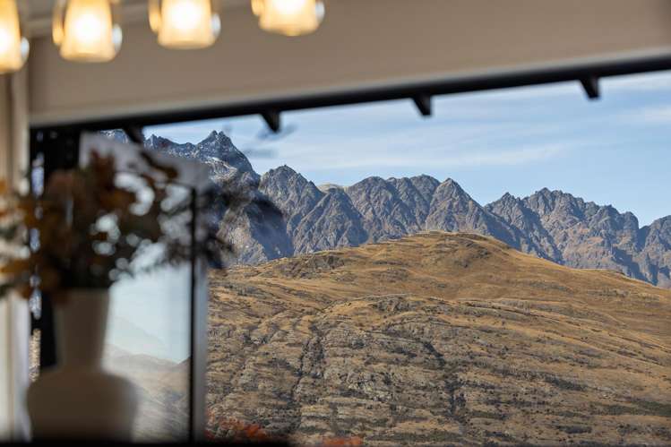 1 Goldleaf Hill Queenstown_41