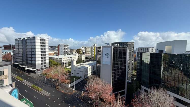 9G/15 City Road Auckland Central_6