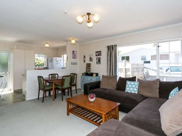 64a The Esplanade Westshore_3