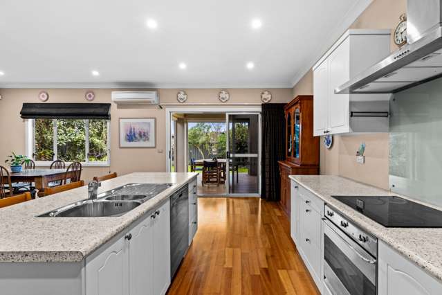 13 Heynes Place Clive_4