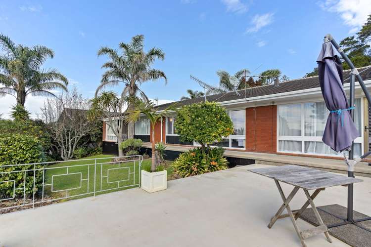 1B De Val Drive Titirangi_11