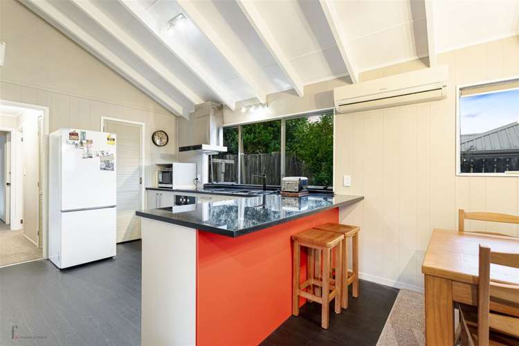 8/89a Royal Road Massey_11