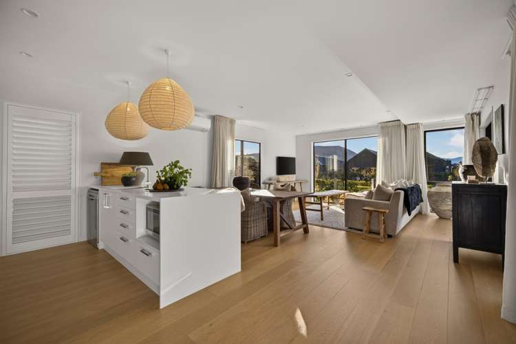 4 Chapman Way_4