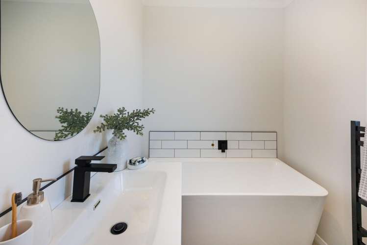 5 Belvedere Crescent Takaro_18