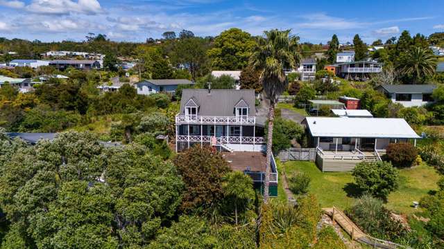 Coastal Living in Mangonui