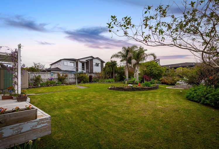 166 Royal Road Massey_20