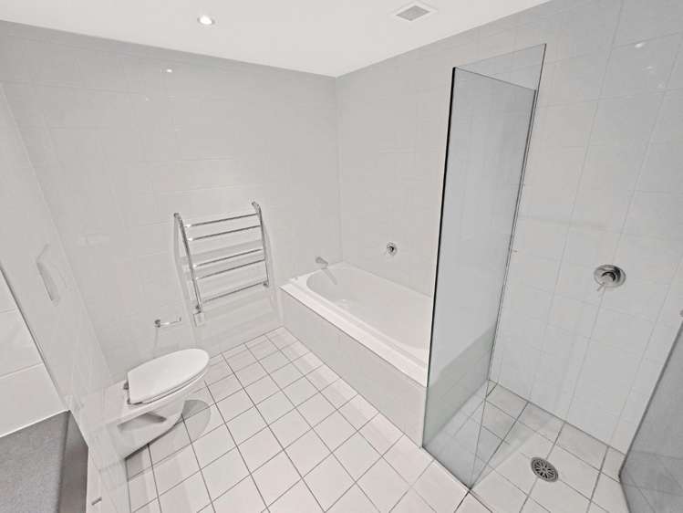 B66/10 Ebor Street 2185_9