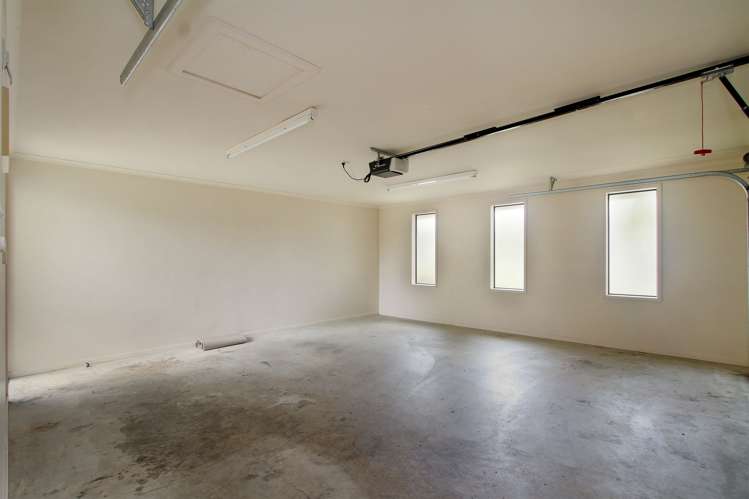 6 Thomas Hamer Place Greenhithe_16