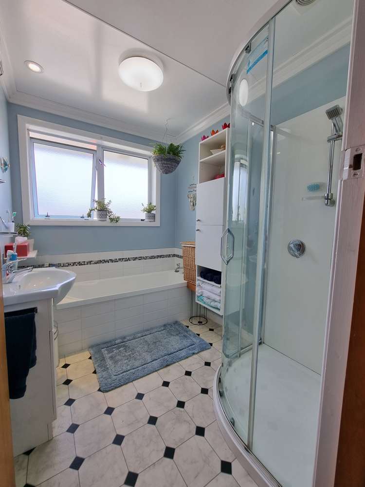 16 Keith Road Paroa_5