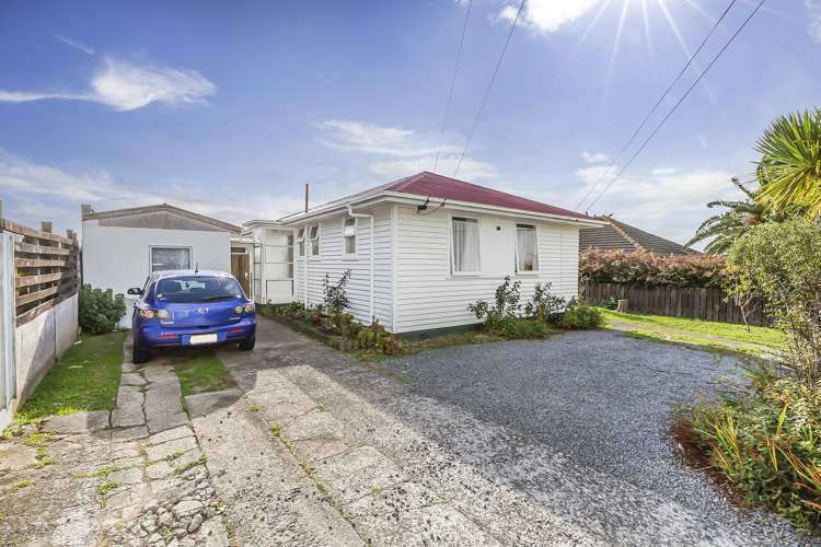 57 Leicester Street Cannons Creek_0