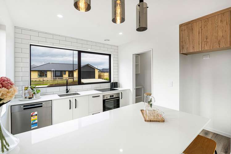 35 Stackwood Avenue Woodend_4