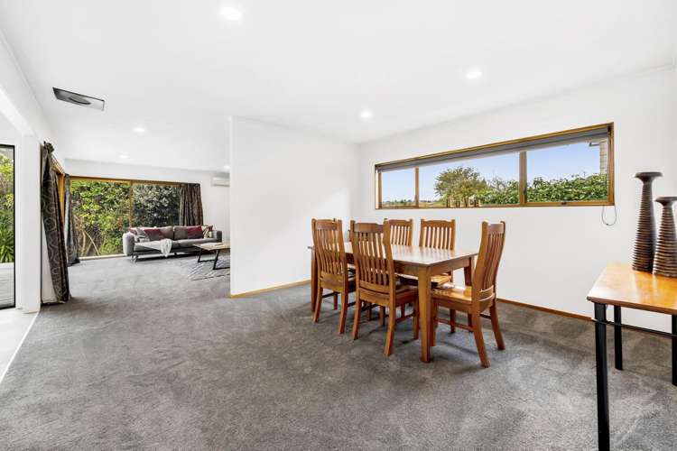 28 Mirrabooka Avenue Botany Downs_12