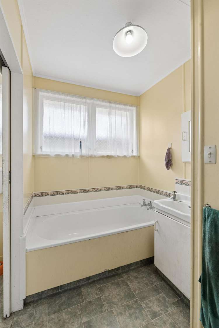 35 James Henry Crescent Huntly_10