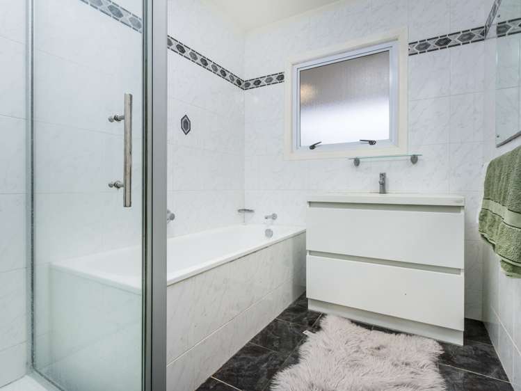 103 Sunrise Avenue Murrays Bay_16