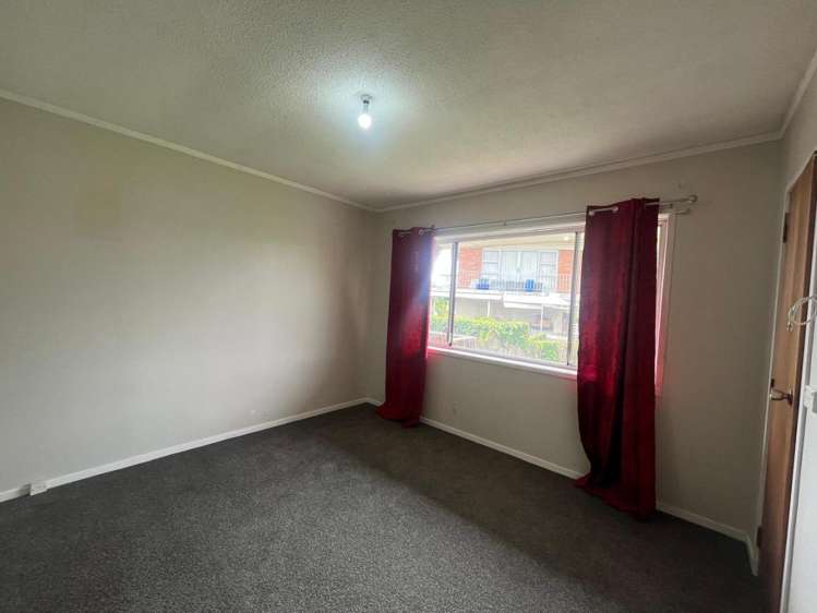 64 Royal Road Massey_9