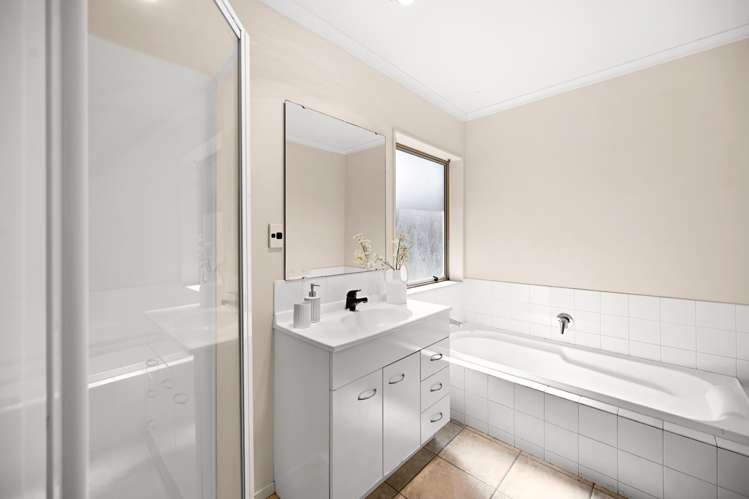 45 Stoneleigh Drive Chartwell_17