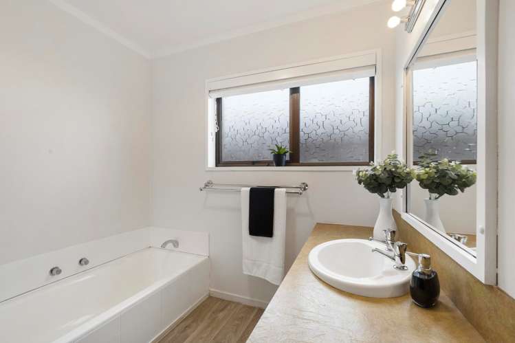 8 Kestrel Crescent Matamata_15