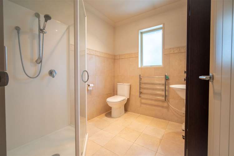 6 Benmore Gard Harewood_17