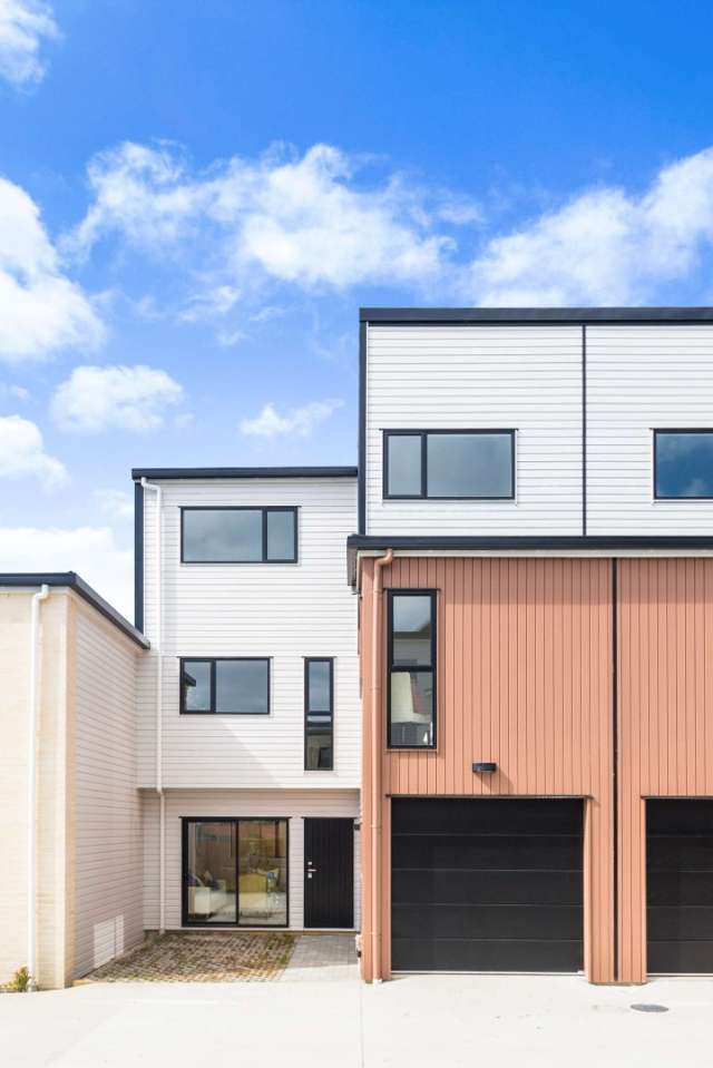 5 bedrooms house 8 Korama Ln, New Lynn