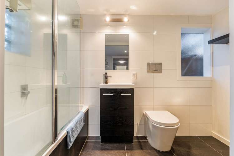 56 Lake Road Narrow Neck_17