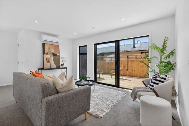 2/61 Westminster Road Wainuiomata_7
